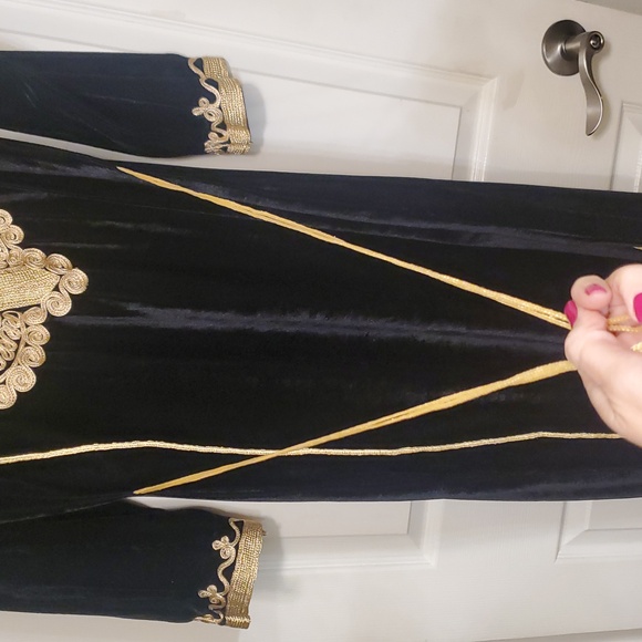 Elegant Black and Gold Embroidered Dress - Picture 7 of 10